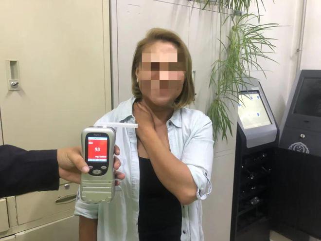 这真是“好闺蜜”！ 一起酒驾 双双被查